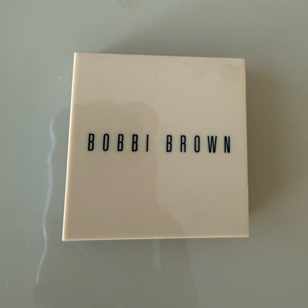 Bobbi Brown Nude Finish illuminating powder